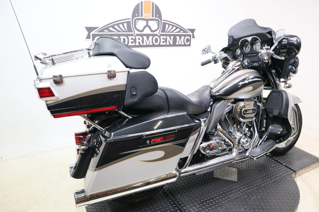 Electra Glide Ultra Classic CVO 110/1800 FLHTCUSE8, 2013