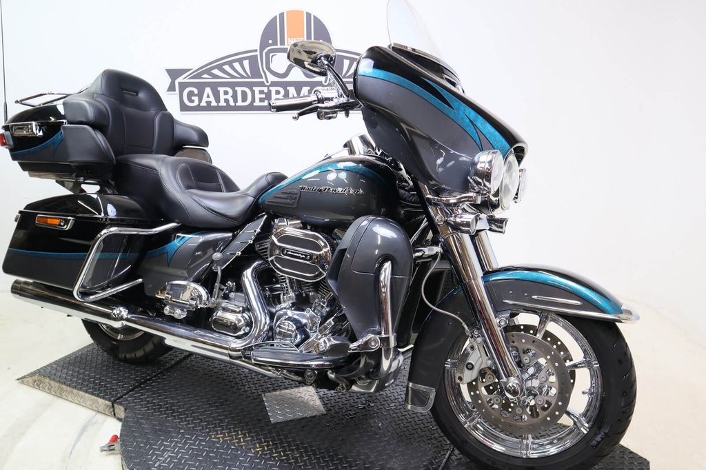 Ultra Classic Limited CVO FLHTKSE. 110/1800, 2015