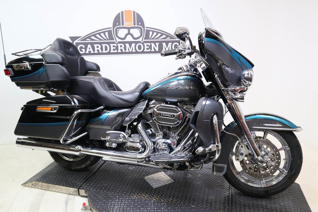 Ultra Classic Limited CVO FLHTKSE. 110/1800, 2015