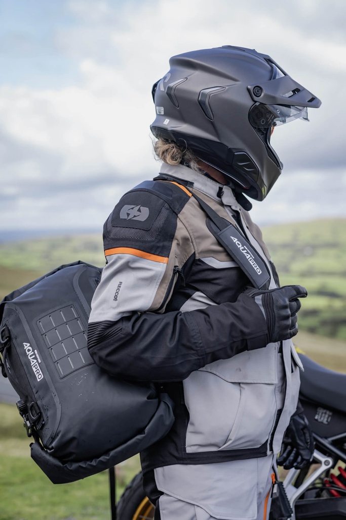 Aqua Pro DE-20 Roll Bag, Black