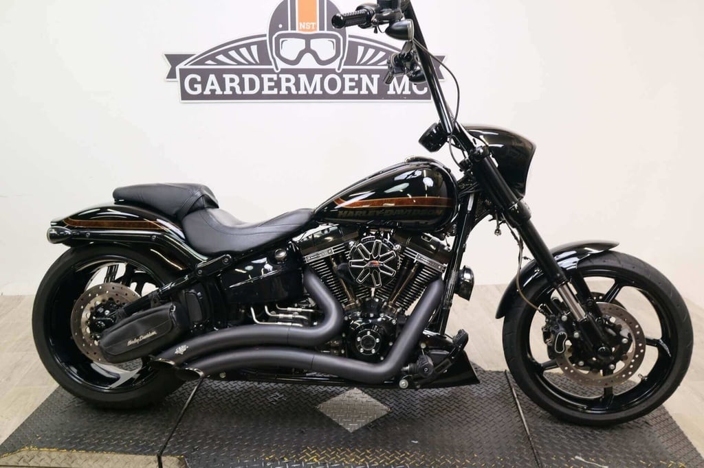 Pro Street Breakout CVO, 2016