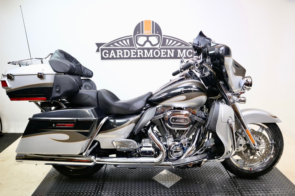 Electra Glide Ultra Classic CVO 110/1800 FLHTCUSE8, 2013