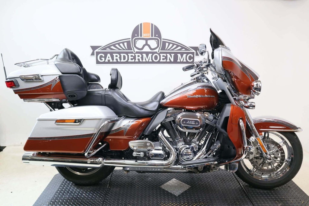 Electra Glide Ultra Limited CVO, 2014